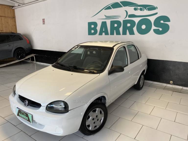 CHEVROLET - CORSA - 2000/2001 - Branca - R$ 14.900,00