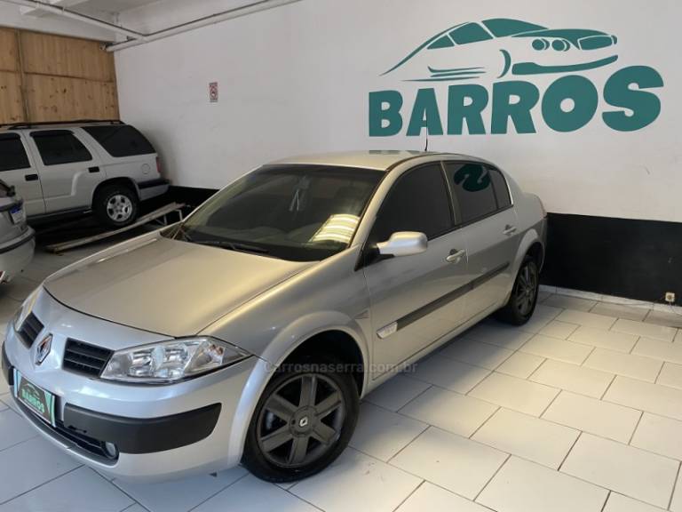 RENAULT - MÉGANE - 2009/2009 - Cinza - R$ 24.900,00
