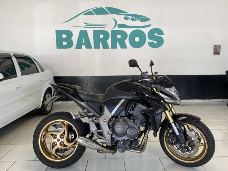 HONDA - CB 1000R - 2012/2013 - Preta - R$ 49.900,00